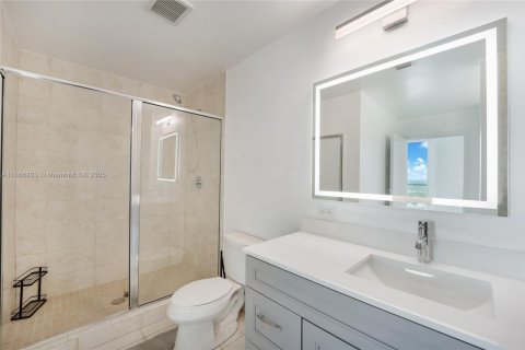 Condominio en alquiler en Miami, Florida, 3 dormitorios, 138.8 m2 № 1921137 - foto 14