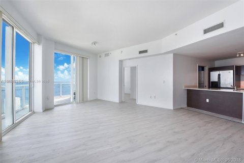 Condominio en alquiler en Miami, Florida, 3 dormitorios, 138.8 m2 № 1921137 - foto 10