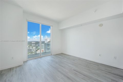 Condominio en alquiler en Miami, Florida, 3 dormitorios, 138.8 m2 № 1921137 - foto 17