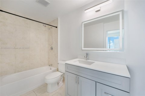 Condominio en alquiler en Miami, Florida, 3 dormitorios, 138.8 m2 № 1921137 - foto 12