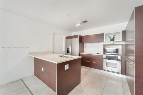 Condominio en alquiler en Miami, Florida, 3 dormitorios, 138.8 m2 № 1921137 - foto 11