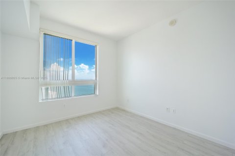 Condominio en alquiler en Miami, Florida, 3 dormitorios, 138.8 m2 № 1921137 - foto 18