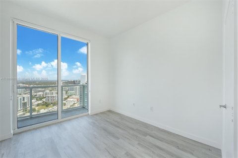 Condominio en alquiler en Miami, Florida, 3 dormitorios, 138.8 m2 № 1921137 - foto 16