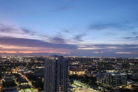 Condominio en alquiler en Miami, Florida, 3 dormitorios, 138.8 m2 № 1921137 - foto 19