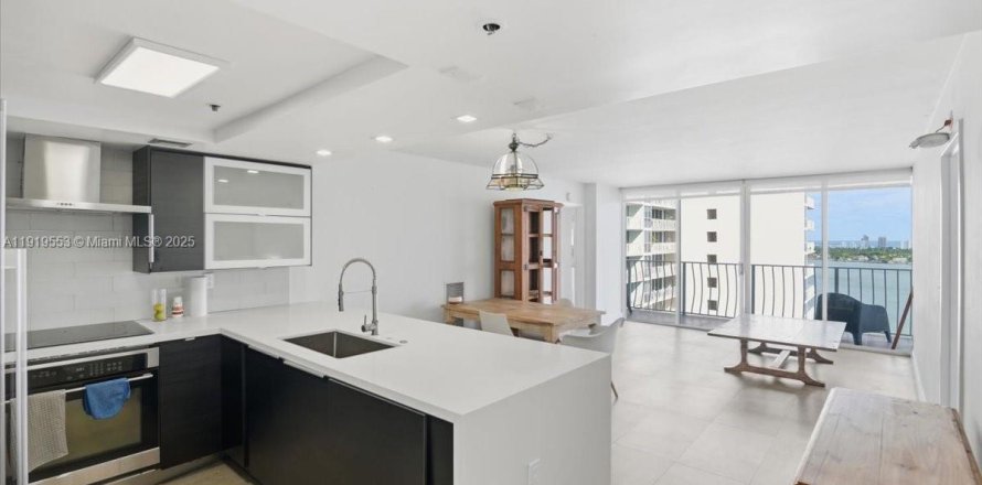 Condo à North Bay Village, Floride, 2 chambres  № 1974740