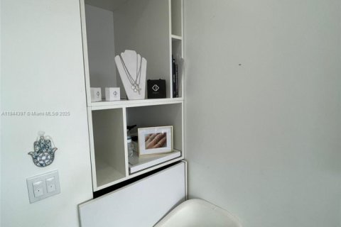 Commercial property in Doral, Florida № 1839629 - photo 3