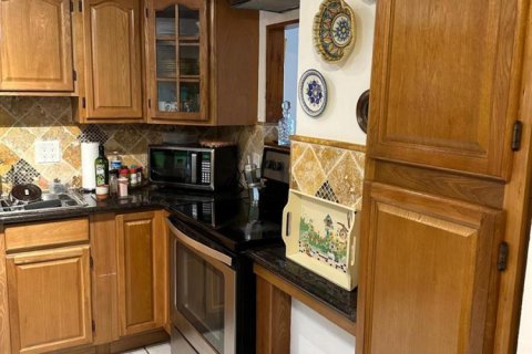 Condo in North Miami Beach, Florida, 2 bedrooms № 2082210 - photo 8