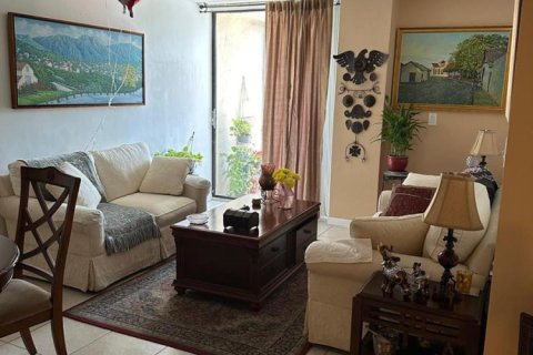 Condo in North Miami Beach, Florida, 2 bedrooms № 2082210 - photo 3