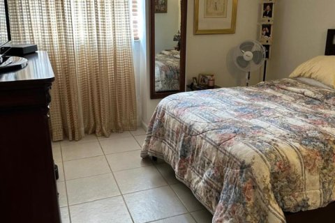 Condo in North Miami Beach, Florida, 2 bedrooms № 2082210 - photo 5