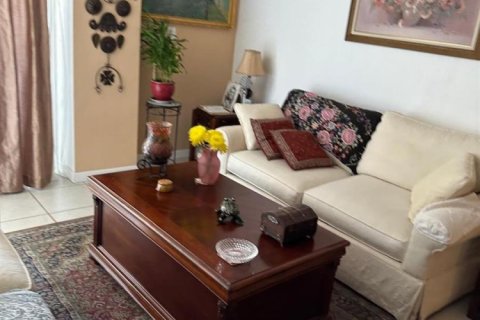 Condo in North Miami Beach, Florida, 2 bedrooms № 2082210 - photo 4