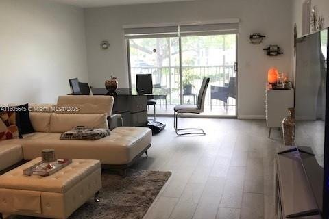 Condo in Pembroke Pines, Florida, 2 bedrooms  № 1742495 - photo 7