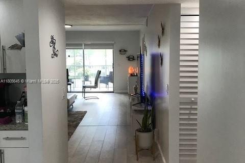 Condo in Pembroke Pines, Florida, 2 bedrooms  № 1742495 - photo 9
