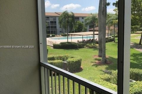 Condo in Pembroke Pines, Florida, 2 bedrooms  № 1742495 - photo 19
