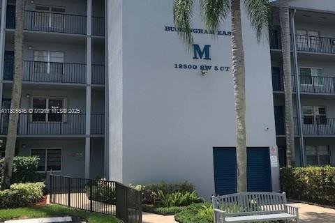 Condo in Pembroke Pines, Florida, 2 bedrooms  № 1742495 - photo 6