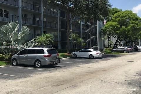 Condo in Pembroke Pines, Florida, 2 bedrooms  № 1742495 - photo 21