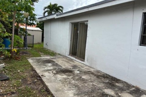 Villa ou maison à vendre à Miami, Floride: 4 chambres, 155.15 m2 № 1953082 - photo 24