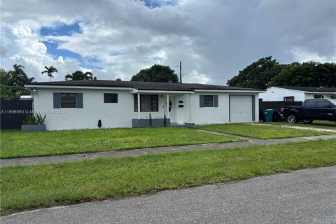 Villa ou maison à vendre à Miami, Floride: 4 chambres, 155.15 m2 № 1953082 - photo 1