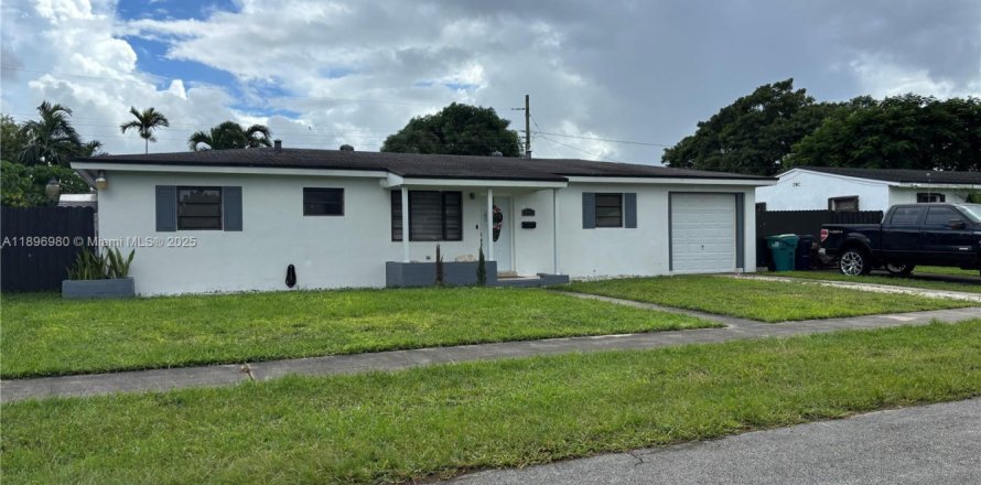 Villa ou maison à Miami, Floride 4 chambres, 155.15 m2 № 1953082