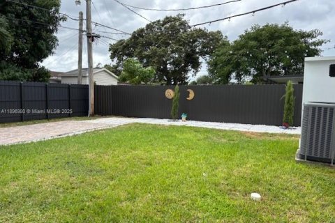 Villa ou maison à vendre à Miami, Floride: 4 chambres, 155.15 m2 № 1953082 - photo 21