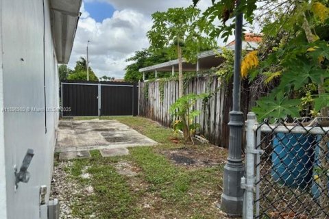 Villa ou maison à vendre à Miami, Floride: 4 chambres, 155.15 m2 № 1953082 - photo 23