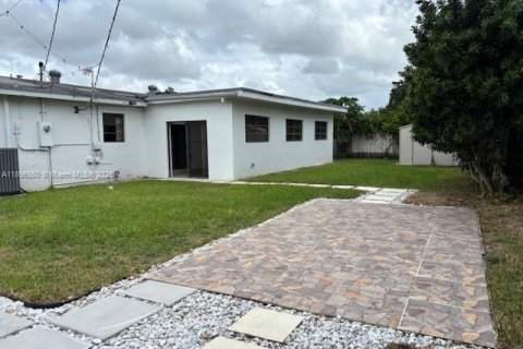 Villa ou maison à vendre à Miami, Floride: 4 chambres, 155.15 m2 № 1953082 - photo 18