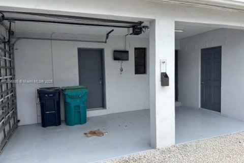 Villa ou maison à vendre à Miami, Floride: 4 chambres, 155.15 m2 № 1953082 - photo 16