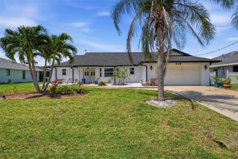 House in Rotonda, Florida 3 bedrooms, 194.91 sq.m. № 2103756