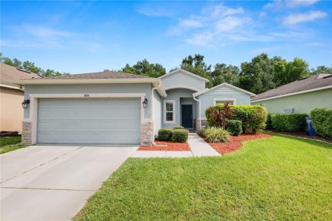 House in Winter Haven, Florida 3 bedrooms, 146.6 sq.m. № 1901847 - photo 2
