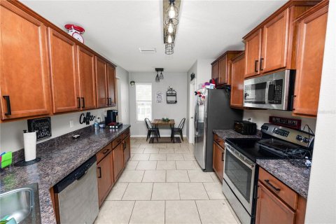 House in Winter Haven, Florida 3 bedrooms, 146.6 sq.m. № 1901847 - photo 12