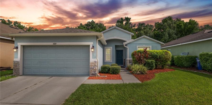 House in Winter Haven, Florida 3 bedrooms, 146.6 sq.m. № 1901847