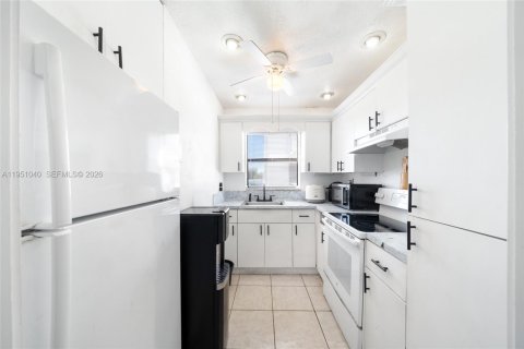 Купить кондоминиум в Норт-Майами, Флорида 2 спальни, 86.03м2, № 2007301 - фото 12