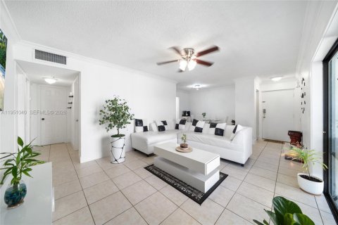 Купить кондоминиум в Норт-Майами, Флорида 2 спальни, 86.03м2, № 2007301 - фото 10