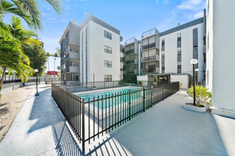 Кондоминиум с 2 спальнями в Норт-Майами, Флорида № 2007301