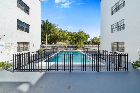 Купить кондоминиум в Норт-Майами, Флорида 2 спальни, 86.03м2, № 2007301 - фото 3