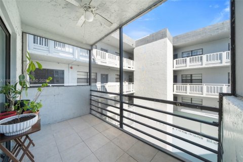 Купить кондоминиум в Норт-Майами, Флорида 2 спальни, 86.03м2, № 2007301 - фото 9