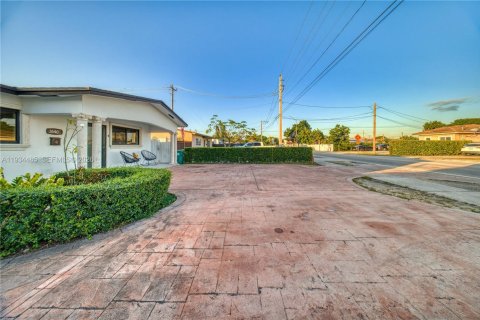 Villa ou maison à vendre à Miami, Floride: 3 chambres, 147.62 m2 № 1997502 - photo 5