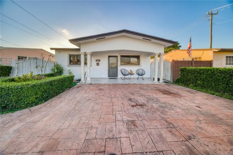 Villa ou maison à vendre à Miami, Floride: 3 chambres, 147.62 m2 № 1997502 - photo 4