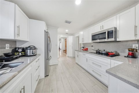 Villa ou maison à vendre à Miami, Floride: 3 chambres, 147.62 m2 № 1997502 - photo 12