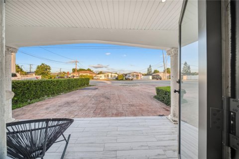 Villa ou maison à vendre à Miami, Floride: 3 chambres, 147.62 m2 № 1997502 - photo 6