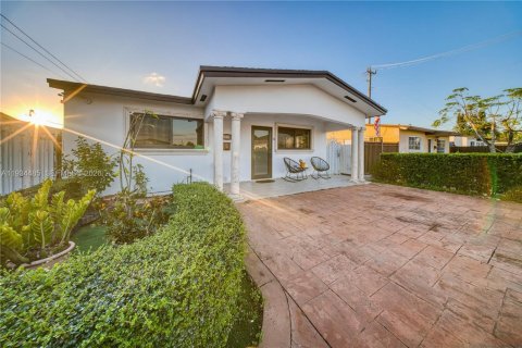 Villa ou maison à Miami, Floride 3 chambres, 147.62 m2 № 1997502