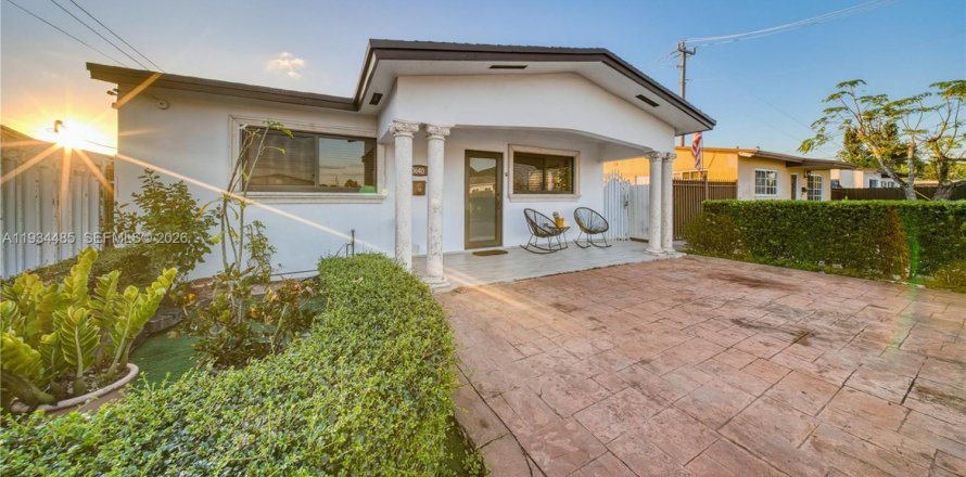 Villa ou maison à Miami, Floride 3 chambres, 147.62 m2 № 1997502