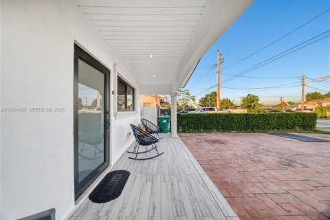 Villa ou maison à vendre à Miami, Floride: 3 chambres, 147.62 m2 № 1997502 - photo 7