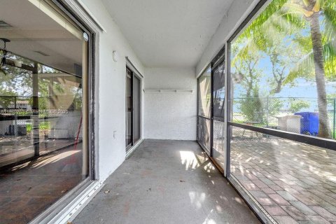 Touwnhouse à louer à Pembroke Pines, Floride: 3 chambres, 113.62 m2 № 1939180 - photo 19