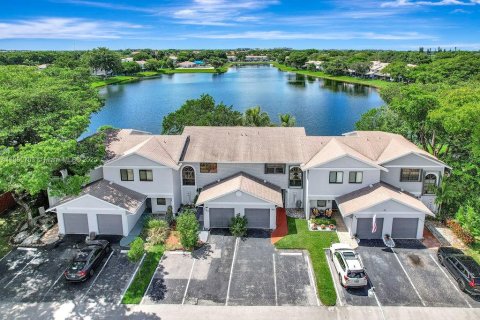 Touwnhouse à louer à Pembroke Pines, Floride: 3 chambres, 113.62 m2 № 1939180 - photo 3