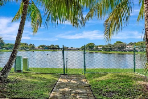 Touwnhouse à louer à Pembroke Pines, Floride: 3 chambres, 113.62 m2 № 1939180 - photo 15