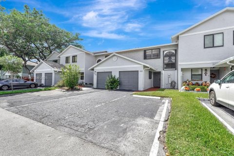 Touwnhouse à louer à Pembroke Pines, Floride: 3 chambres, 113.62 m2 № 1939180 - photo 1