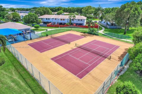 Touwnhouse à louer à Pembroke Pines, Floride: 3 chambres, 113.62 m2 № 1939180 - photo 7
