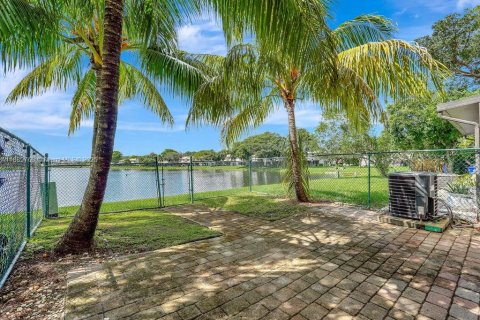 Touwnhouse à louer à Pembroke Pines, Floride: 3 chambres, 113.62 m2 № 1939180 - photo 13