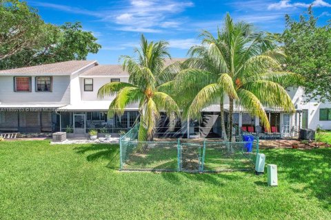 Touwnhouse à louer à Pembroke Pines, Floride: 3 chambres, 113.62 m2 № 1939180 - photo 10