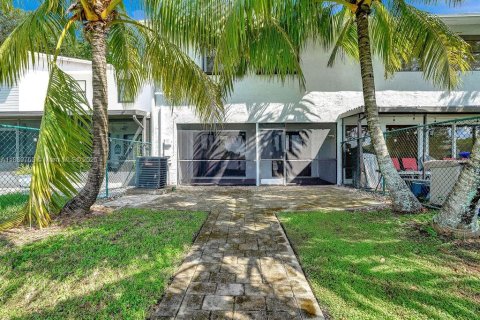 Touwnhouse à louer à Pembroke Pines, Floride: 3 chambres, 113.62 m2 № 1939180 - photo 17